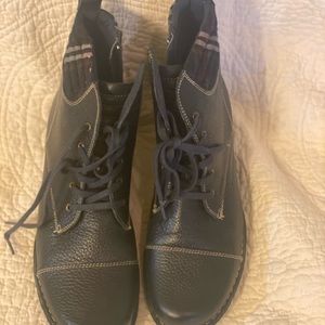 Clarks collection soft cushion navy waterproof boots